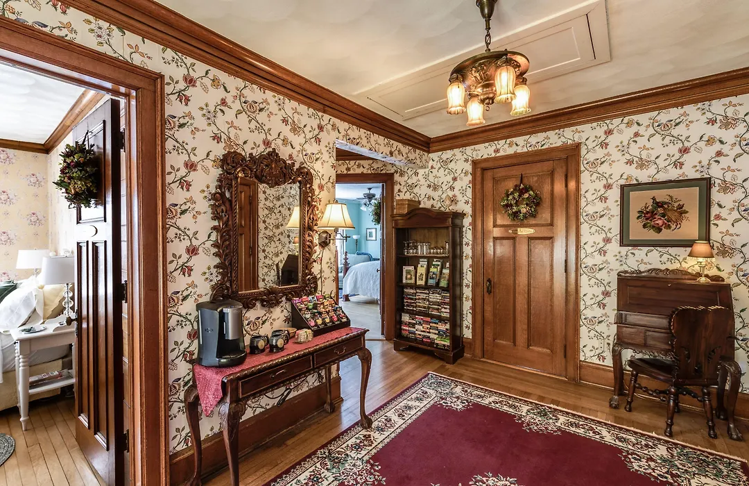 Honeybee Inn Bed & Breakfast-1